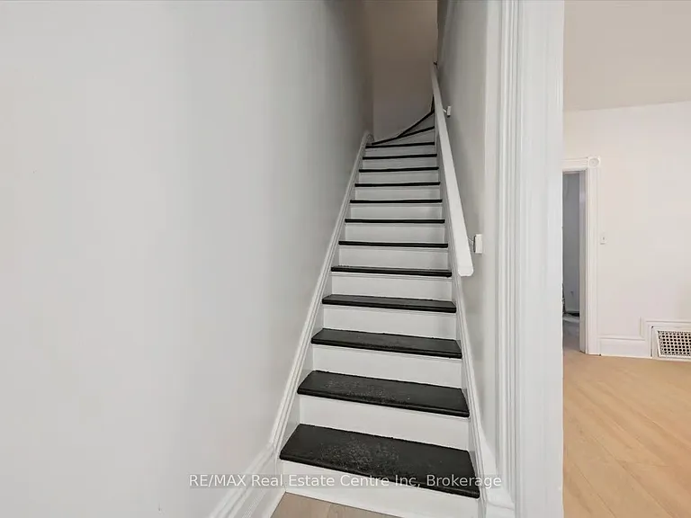136 Paisley St — Photo 5