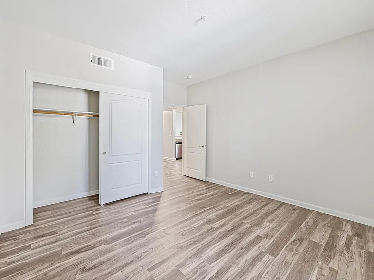 Kensington Apartments — Photo 14