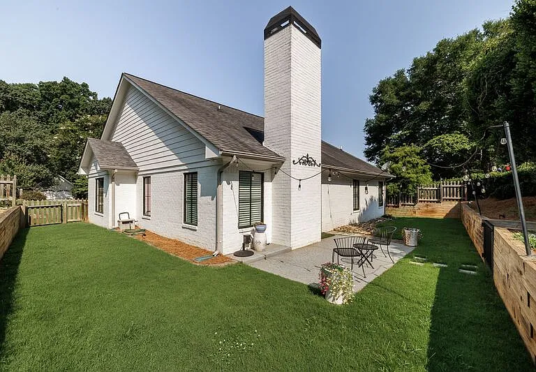 112 Lucy Ln — Photo 27