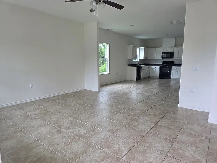 6102 White Oak Dr — Photo 2