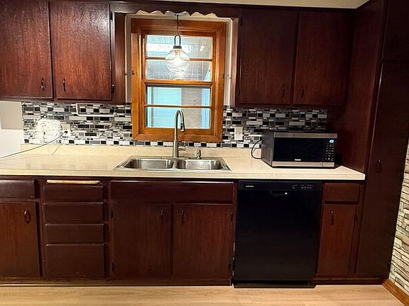4th image of 11144 Washington St NE