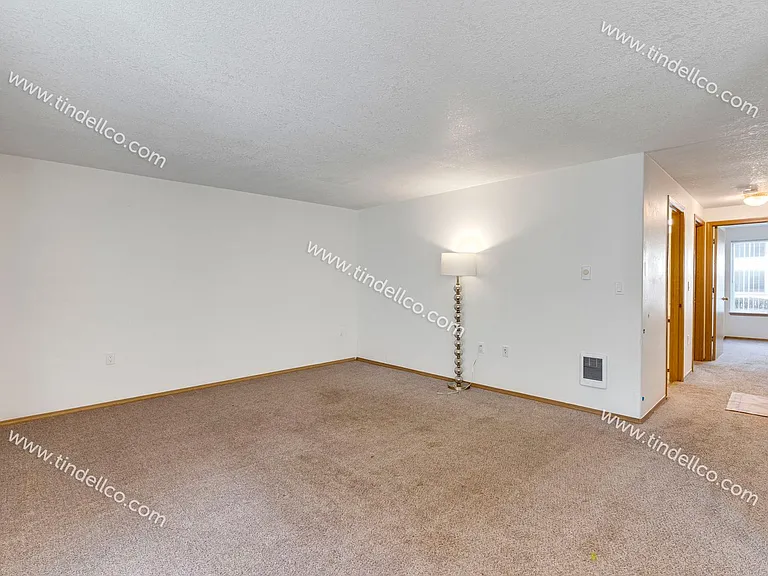 13738 NE Glisan St #3 — Photo 18