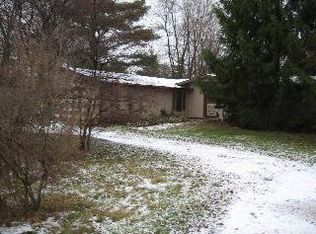 3083 W Smith Rd, Lambertville, MI 48144