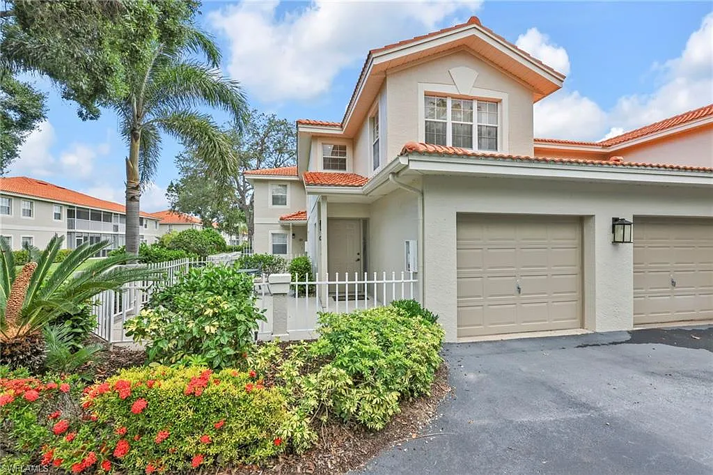 3 bed, 2.0 bath, 1928 sqft, $2,600 — Photo 2