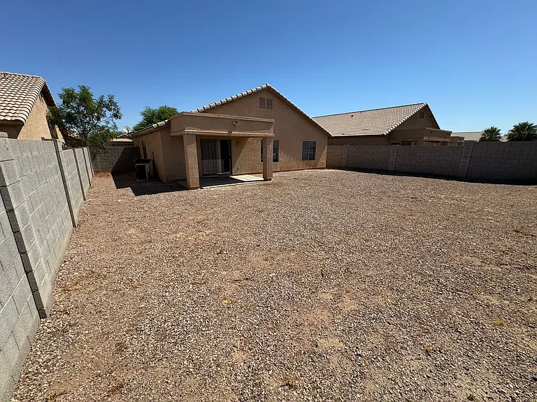 1225 W Darrel Rd — Photo 2
