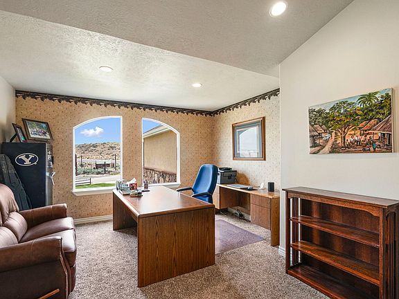 4th image of 2286 E Cedar Dr