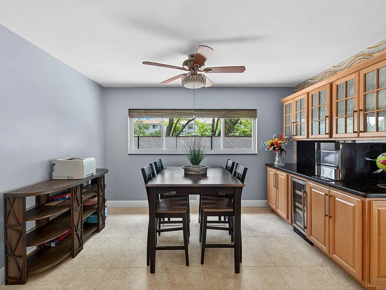 1571 SE 24th Ave — Photo 12