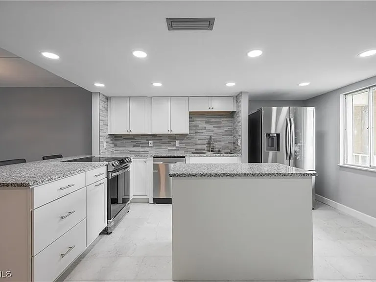 2244 Winkler Ave #207 — Photo 5