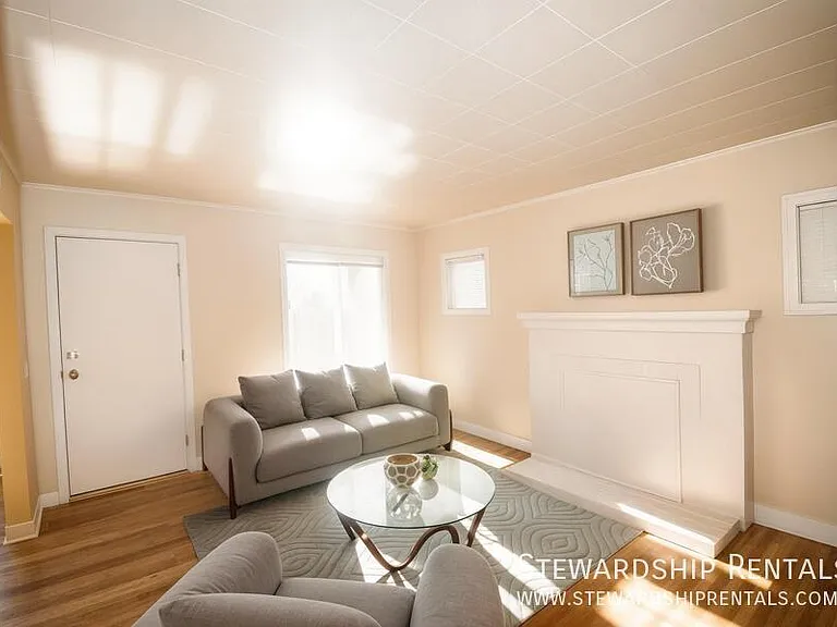 1376 W 6th Ave #A — Photo 2