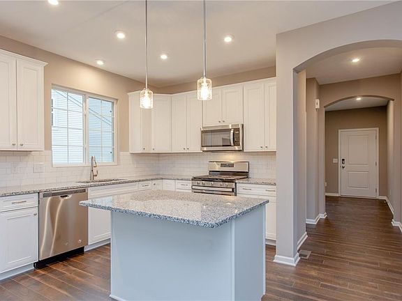 2nd image of 982 Hawkin Ln