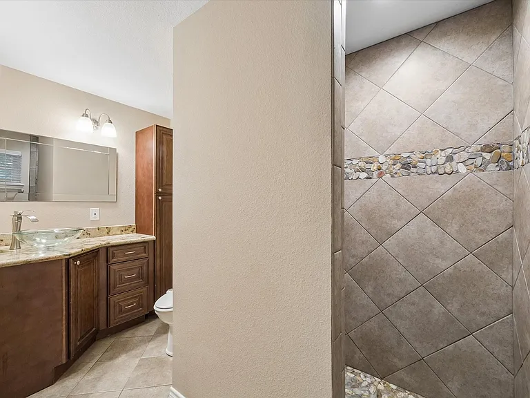 3711 Manor Ln — Photo 12