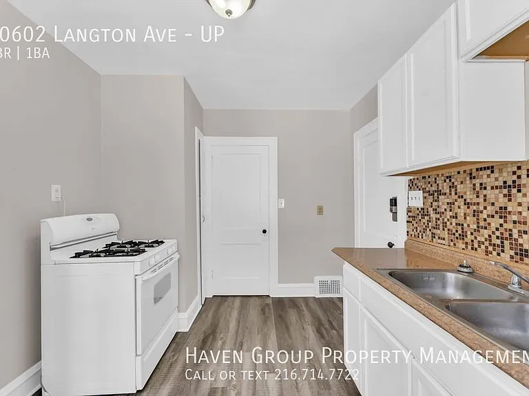 10602 Langton Ave #UP — Photo 13