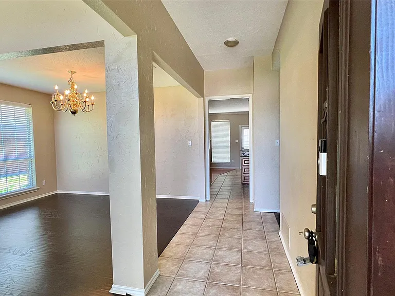 2056 Hawken Dr — Photo 2