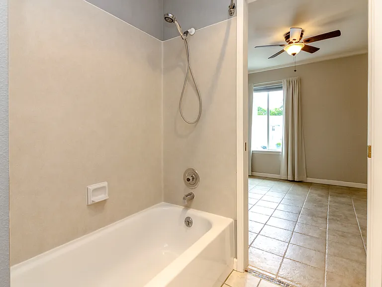 625 N Jackson Ave #B42 — Photo 25