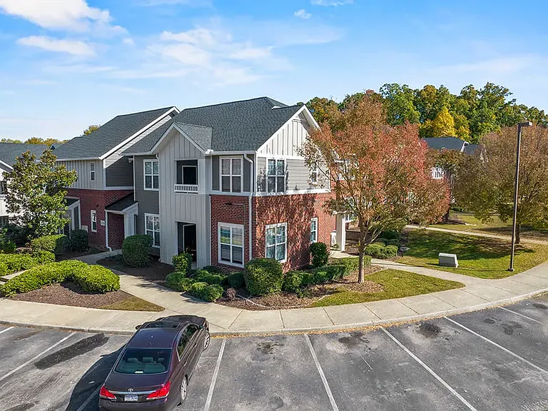 Grand Oaks Apartment Homes — Photo 30