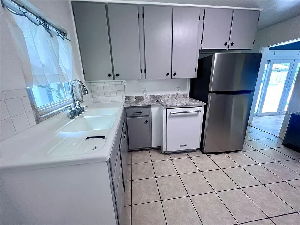 4 bed, 2.0 bath, 1530 sqft, $2,775 — Photo 3