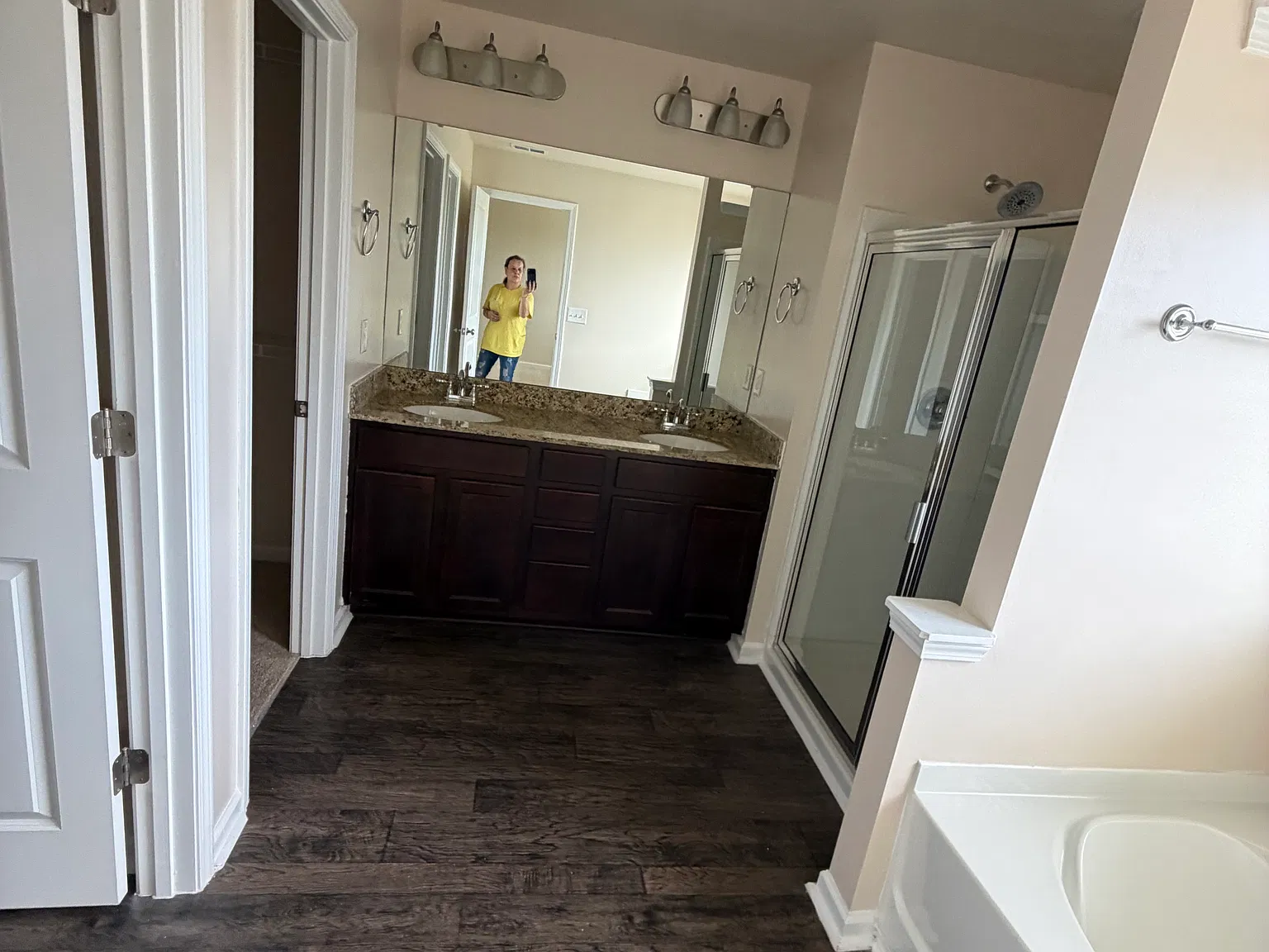 3 bed, 2.5 bath, 1854 sqft, $2,300 — Photo 3