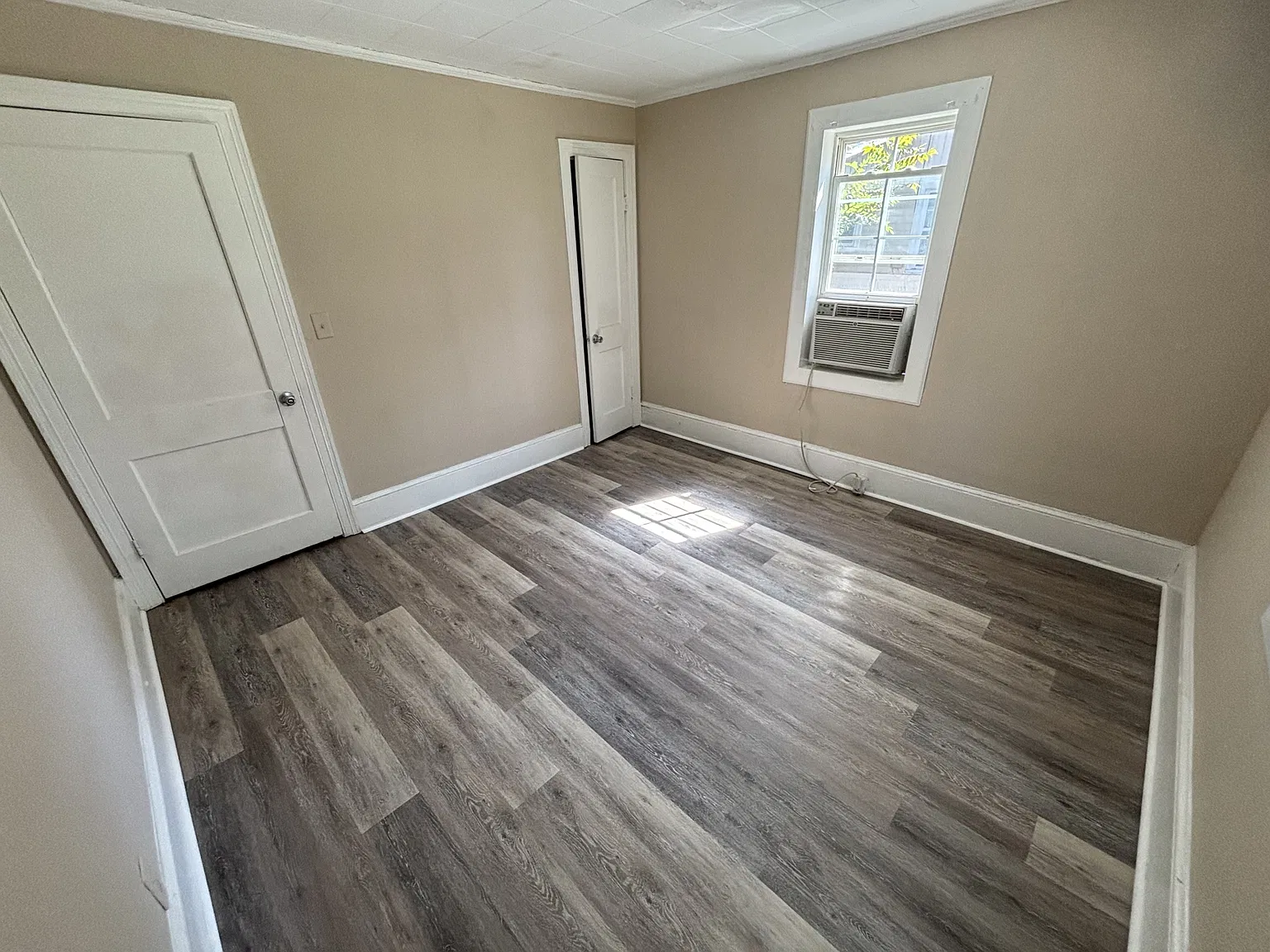 305 E Lizzie Street - 1 — Photo 2