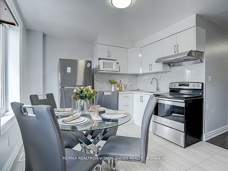 245 Montrose Ave #UPPER — Photo 3