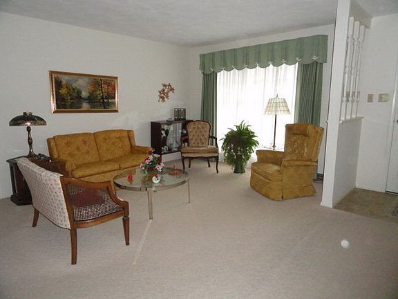 3rd image of 1243 Crescent Dr