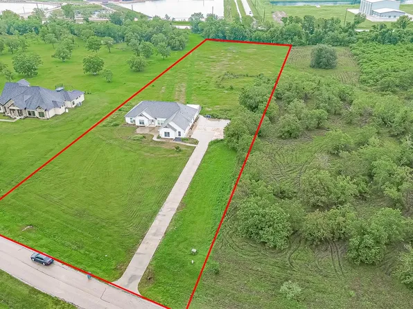 22519 Chenango Lake Dr, Angleton, TX 77515