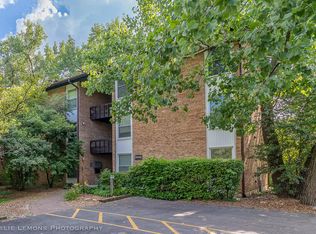 5539 E Lake Dr #1-B, Lisle, IL