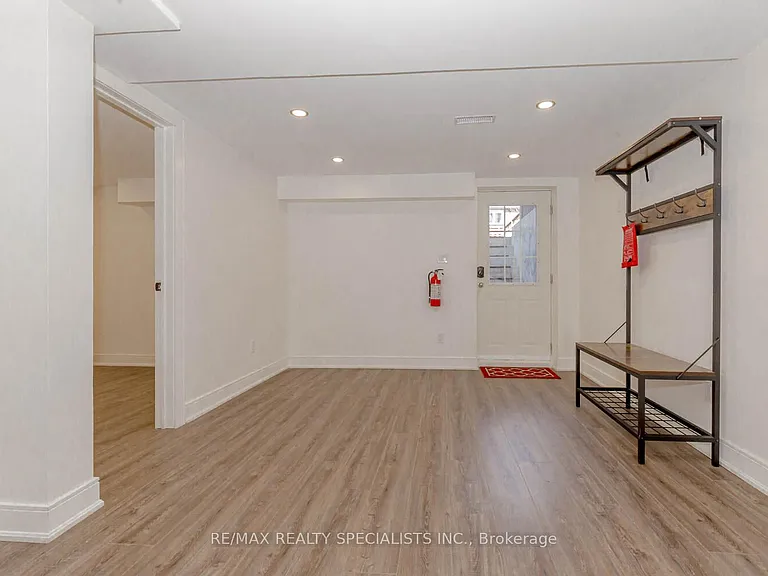 2535 Raglan Ct #LOWER — Photo 13