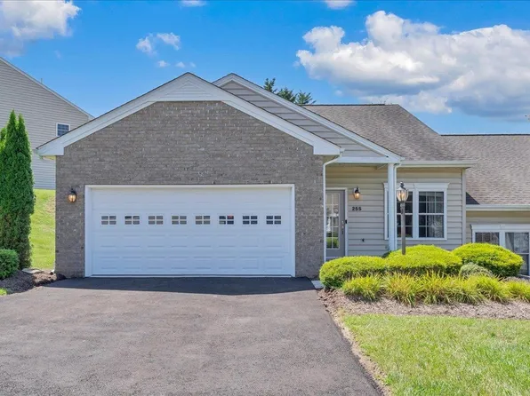 255 Slate Creek Dr, Christiansburg, VA 24073