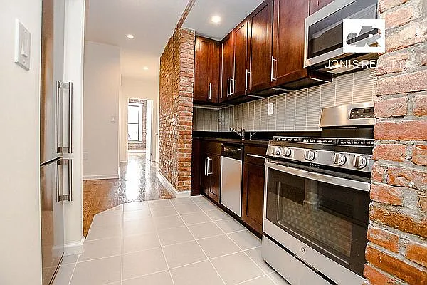 Rented by Jonis Realty | media 1