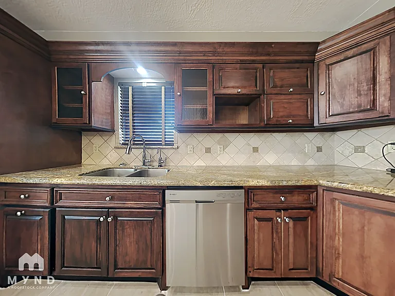 3219 Glen Spring Dr — Photo 5