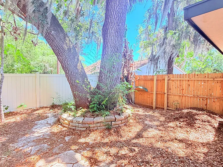 124 Clear Lake Cir — Photo 3