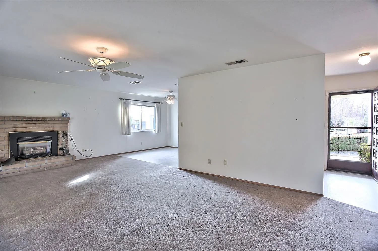 4505 Northglen St — Photo 3