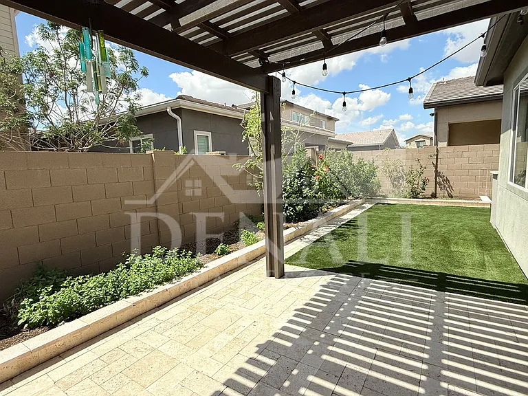 1729 W Myrna Ln — Photo 34