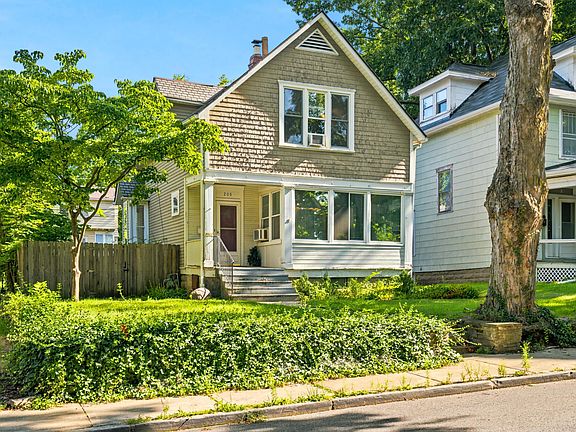 2nd image of 208 E Northwood Ave