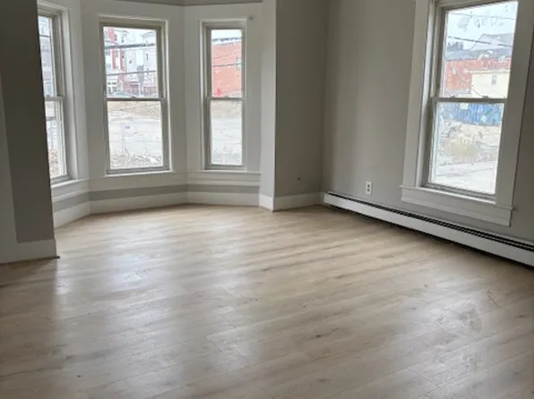 28 Second St #B, Dover, NH 03820