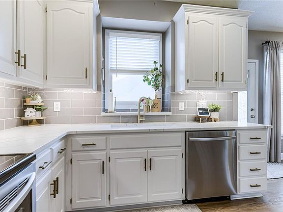 5th image of 11931 S Rene St