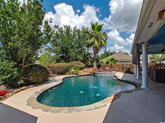 3rd image of 6902 Wild Violet Dr
