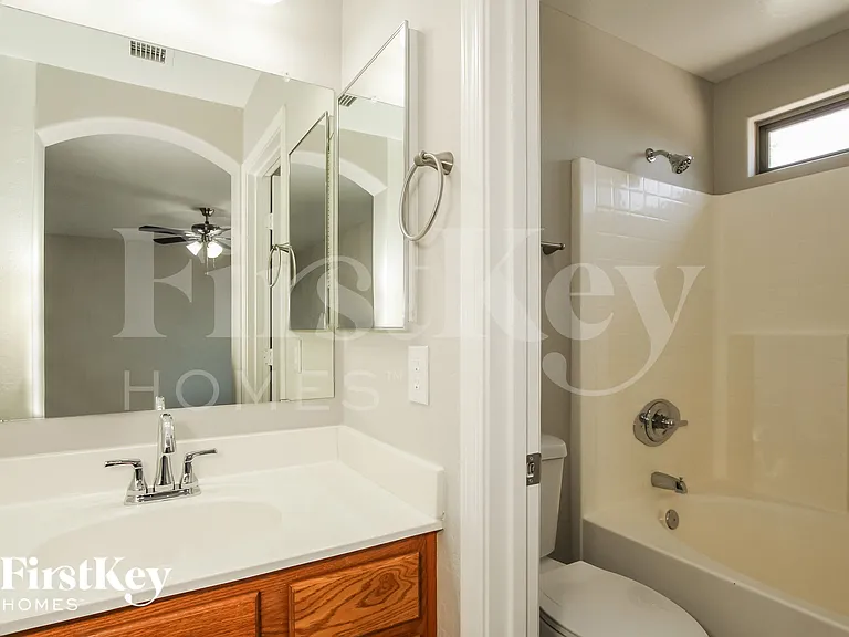 7221 W Marlette Ave — Photo 8