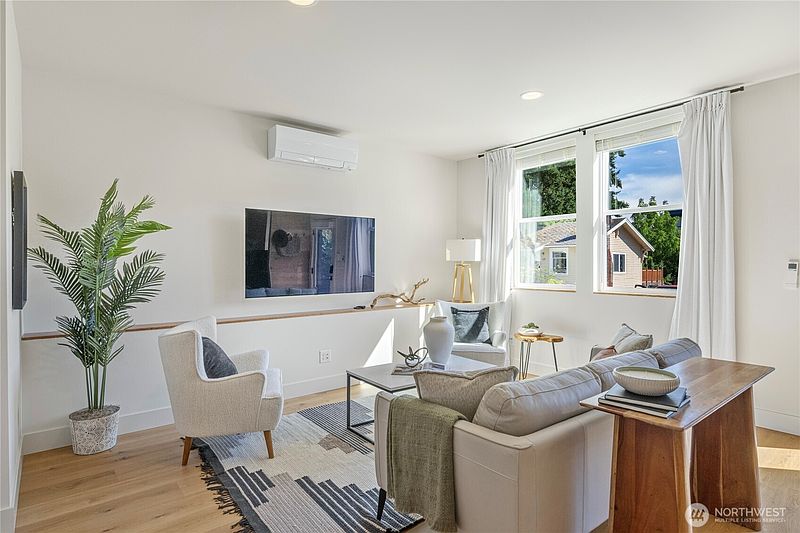 4th image of 524 N 86th Street