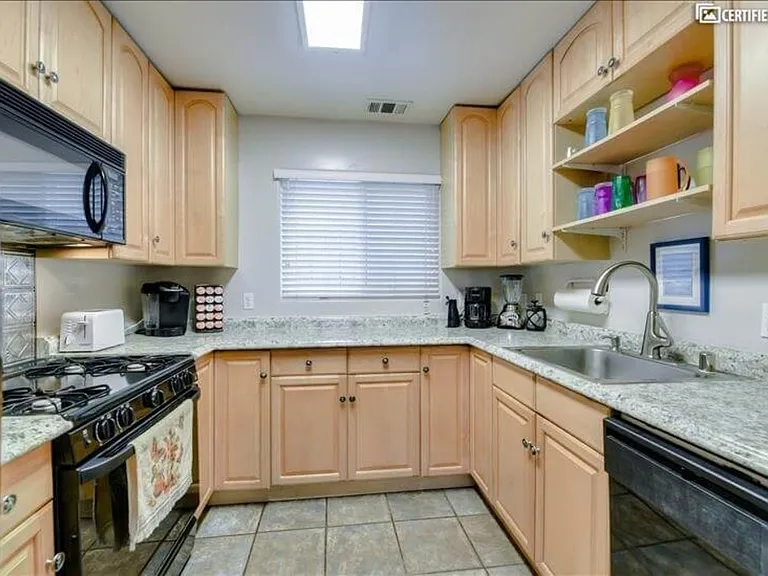 5118 W Point Loma Blvd — Photo 6
