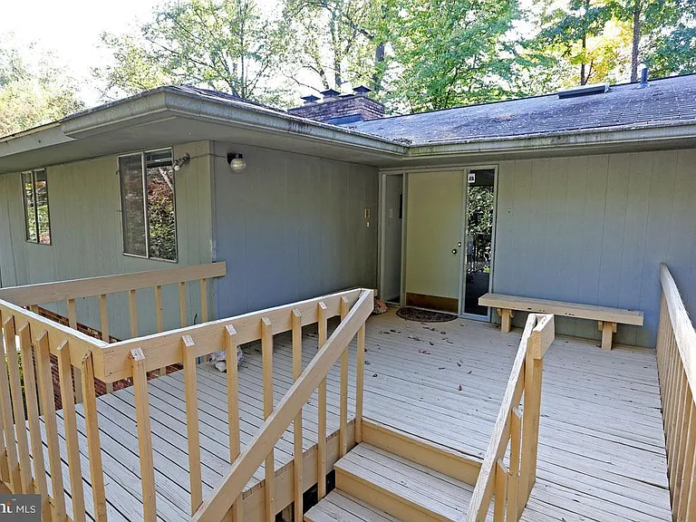 6900 Heatherhill Rd — Photo 7