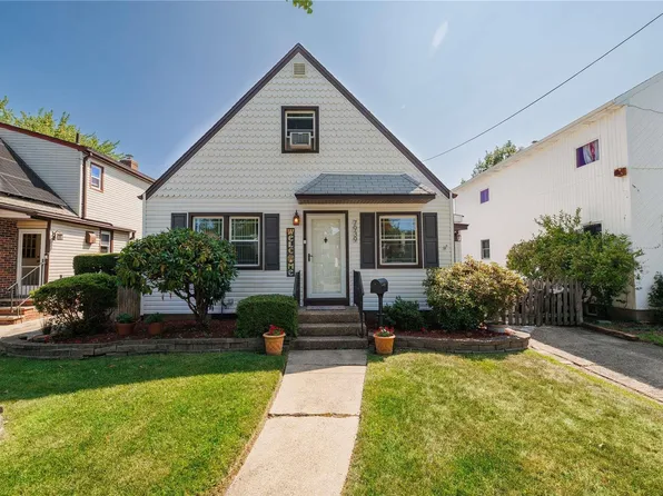 79-39 263rd Street, Floral Park, NY 11004