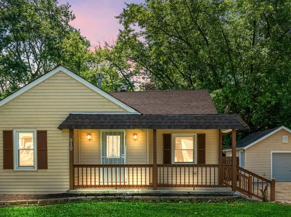 919 W 61st Ave, Merrillville, IN 46410