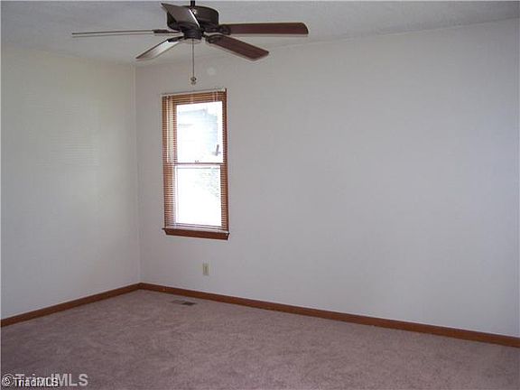 4th image of 3907 Martin Ave