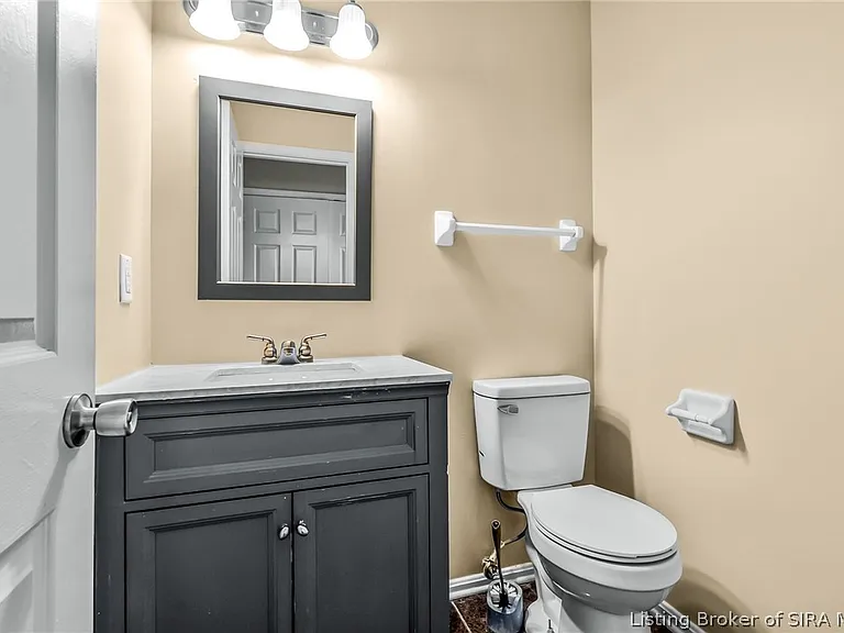 2201 Glenn Abbey — Photo 16