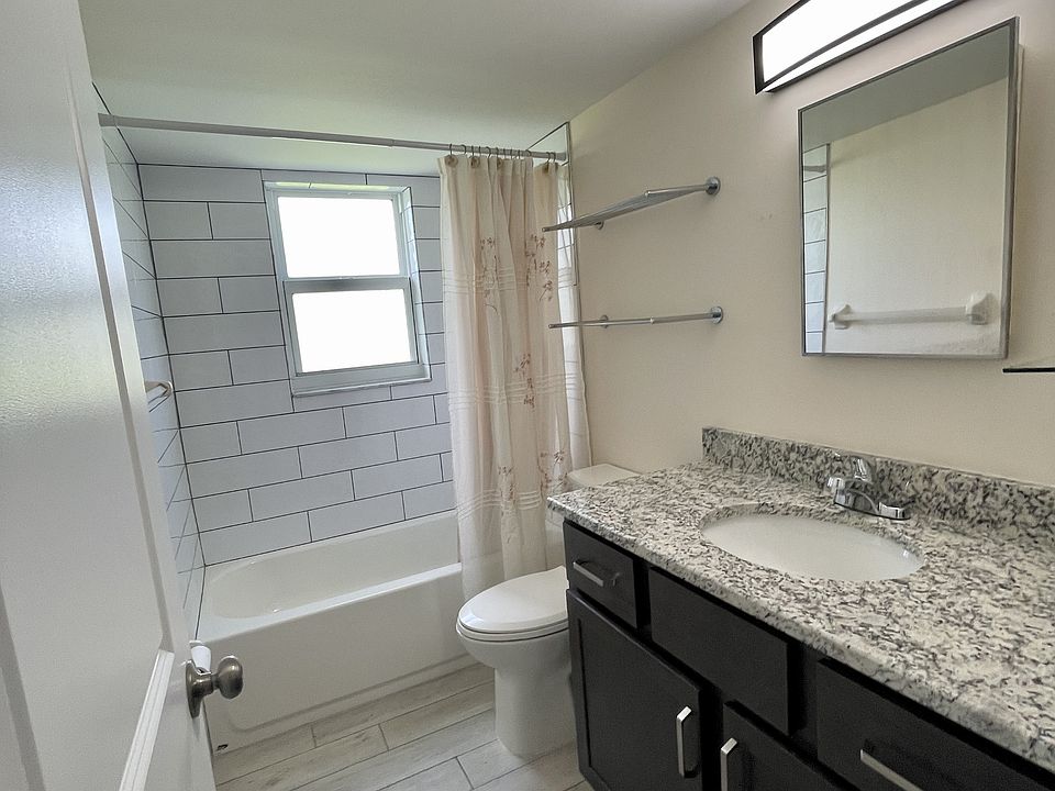 1st image of 544 SW 35th St #17420473