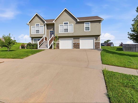 2nd image of 8867 Regina Ln
