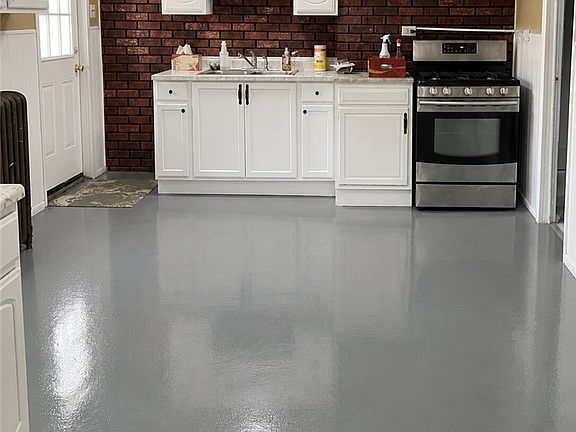 3rd image of 70 E Van Buren St #68
