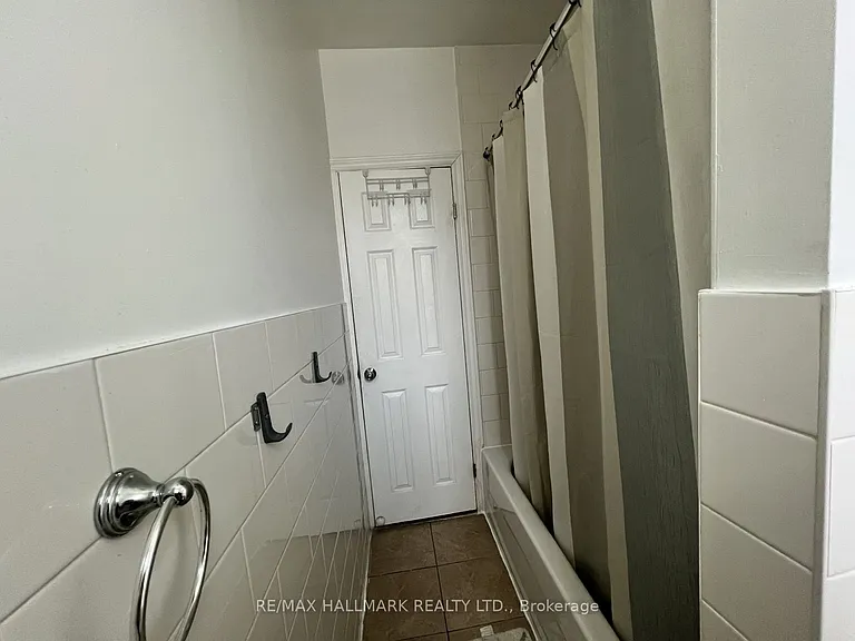 374 Dundas St E #2 — Photo 11