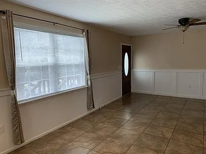 Building Photo - 719 S Berthe Ave #8